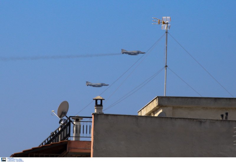Μαχητικά αεροπλάνα πάνω από την Θεσσαλονίκη για την παρέλαση της 28ης Οκτωβρίου- φωτογραφία intimenews