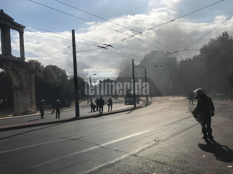 Στους δρόμους οι μαθητές για το Νέο Λύκειο -Μάχη στο κέντρο με πέτρες, μολότοφ και χημικά [εικόνες & βίντεο] | iefimerida.gr 19