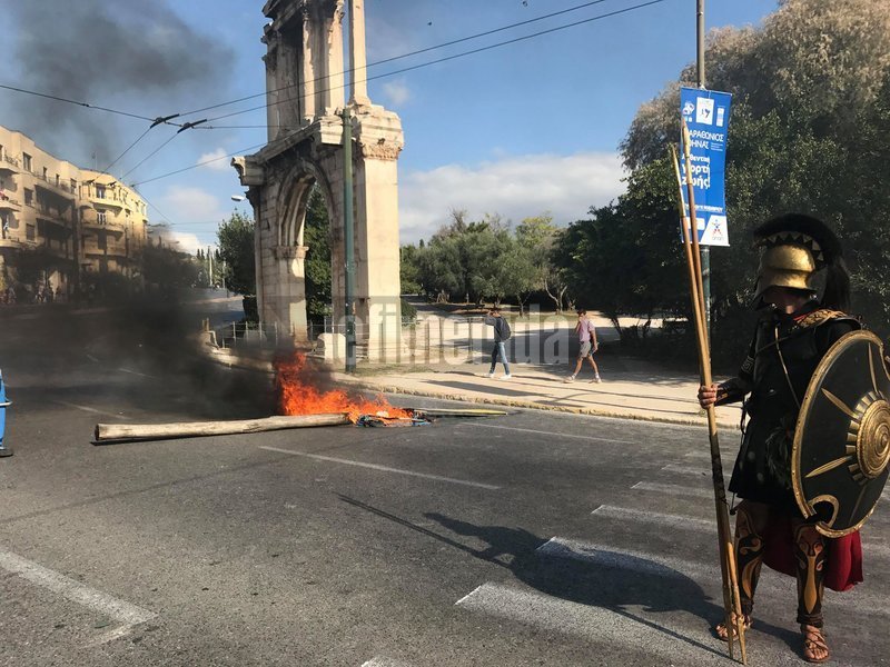 Στους δρόμους οι μαθητές για το Νέο Λύκειο -Μάχη στο κέντρο με πέτρες, μολότοφ και χημικά [εικόνες & βίντεο] | iefimerida.gr 17