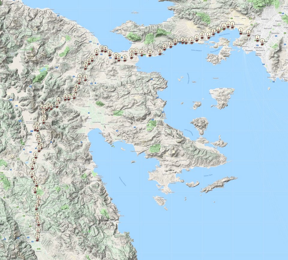 Η διαδρομή έχει 75 σταθμούς, απόστασης 3-4 χιλιομέτρων μεταξύ τους. Είναι τα μόνα σημεία όπου ο δρομέας μπορεί να έχει επικοινωνία με το πλήρωμά του.