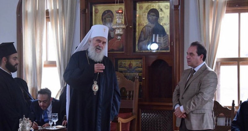 Ο Πατριάρχης Σερβίας στο Αγιον Ορος -Η τιμητική υποδοχή που του επεφύλαξε η Ιερά Κοινότης και ο διοικητής [εικόνες] | iefimerida.gr 1