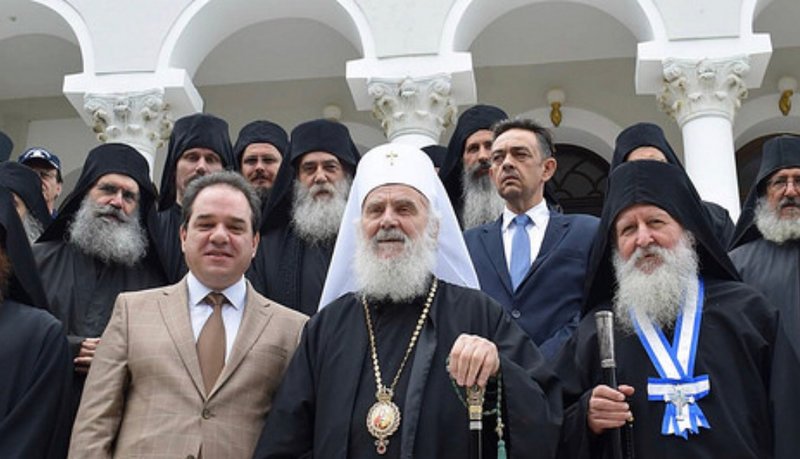 Ο Πατριάρχης Σερβίας στο Αγιον Ορος -Η τιμητική υποδοχή που του επεφύλαξε η Ιερά Κοινότης και ο διοικητής [εικόνες] | iefimerida.gr 3
