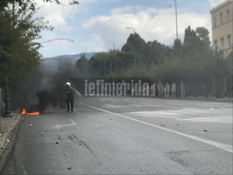 Στους δρόμους οι μαθητές για το Νέο Λύκειο -Μάχη στο κέντρο με πέτρες, μολότοφ και χημικά [εικόνες & βίντεο] | iefimerida.gr 12