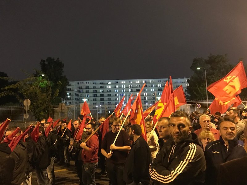 Με βασικό σύνθημα "Έξω το ΝΑΤΟ, να φύγουνε οι βάσεις" οι συγκεντρωμένοι διαδήλωσαν ενάντια στις πολιτικές της Συμμαχίας.