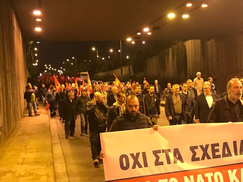 Το "παρών" στη συγκέντρωση και την πορεία που ακολουθεί δίνουν επίσης η πρώην γενική γραμματέας του ΚΚΕ Αλέκα Παπαρηγα αλλά και ο βουλευτής του ΚΚΕ Θανάσης Παφίλης.