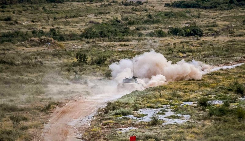 Σαρωτικά τα άρματα του Ελληνικού Στρατού -Ισοπέδωσαν το πεδίο βολής [εικόνες] | iefimerida.gr 7