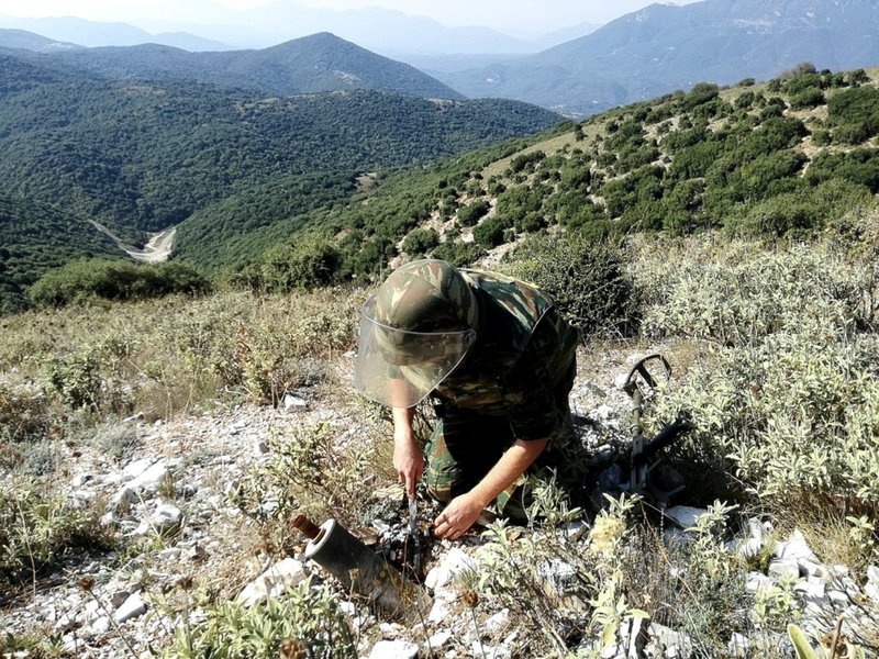 Ετσι εξουδετερώνουν νάρκες και εκρηκτικά -Το Τάγμα Εκκαθάρισης Ναρκοπεδίων Ξηράς [εικόνες] | iefimerida.gr 10