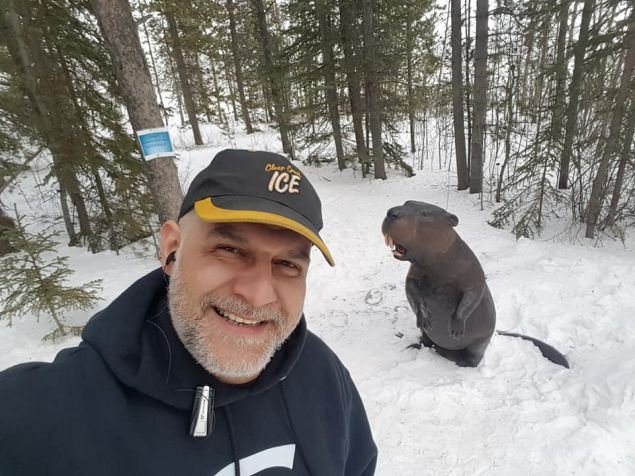 Αν ο Iceman ήταν υπαρκτό πρόσωπο και... Ελληνας, τότε δεν θα μπορούσε να ήταν άλλος από τον Τάσο Λάππα, τον μοναδικό Έλληνα που οδηγεί νταλίκα πάνω στις παγωμένες λίμνες του Αρκτικού Κύκλου.