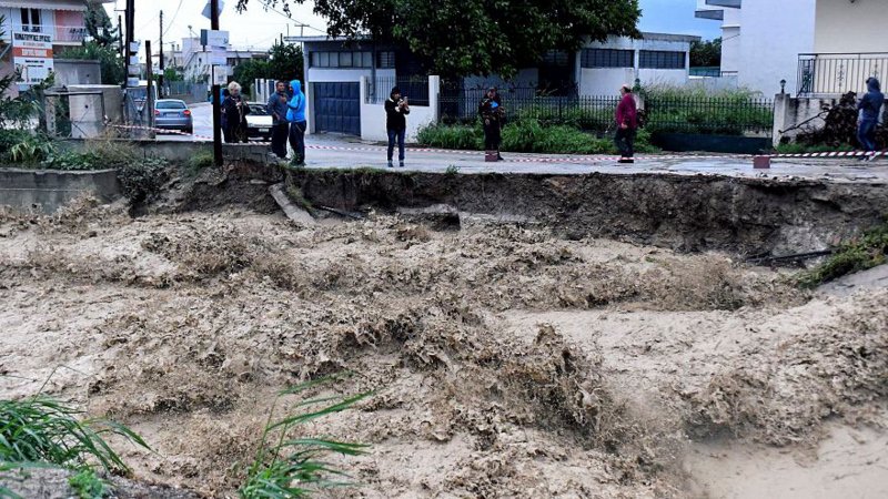 Εικόνες καταστροφής από το πέρασμα της κακοκαιρίας σε όλη τη χώρα -3 αγνοούμενοι [εικόνες & βίντεο] | iefimerida.gr 6