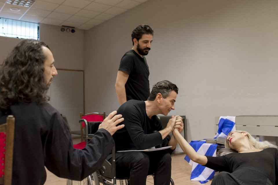 Ερμηνεύουν: Κλεοπάτρα Εμμανουήλ, Γιώργος Καπετανάκος, Πάνος Λουκαΐδης, Δημήτρης Παναρετάκης