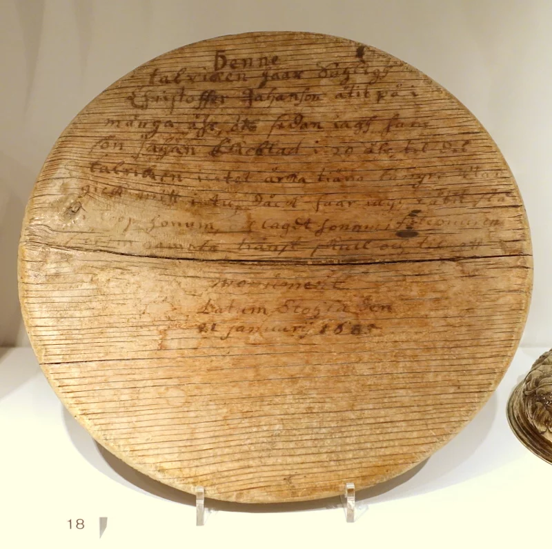 Trancher. Επάνω σε αυτό τοποθετούνταν ψωμί που γινόταν επίπεδο και εξυπηρετούσε τον σκοπό ενός πιάτου, απορροφώντας μάλιστα το περιτό λίπος.