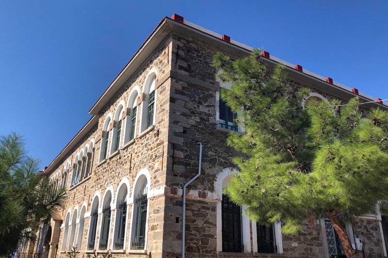 Το σχολείο χτίστηκε το 1928