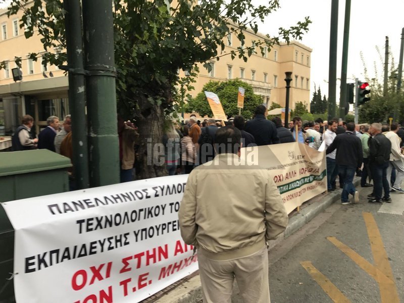 Καταγγέλλουν τον συνεχή επαγγελματικό αποκλεισμό των αποφοίτων ΤΕΙ