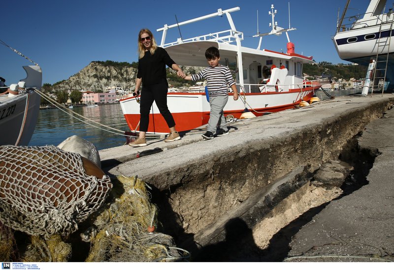 Η γη «κατάπιε» την προβλήτα στο λιμάνι Ζακύνθου -Ζημιές και κατολισθήσεις [εικόνες & βίντεο] | iefimerida.gr 4