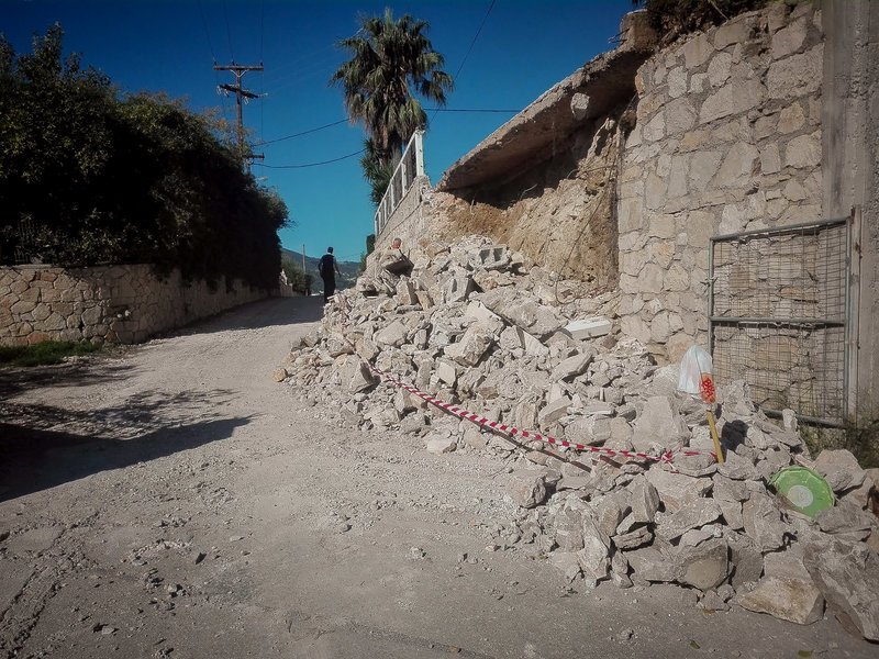 Η γη «κατάπιε» την προβλήτα στο λιμάνι Ζακύνθου -Ζημιές και κατολισθήσεις [εικόνες & βίντεο] | iefimerida.gr 3