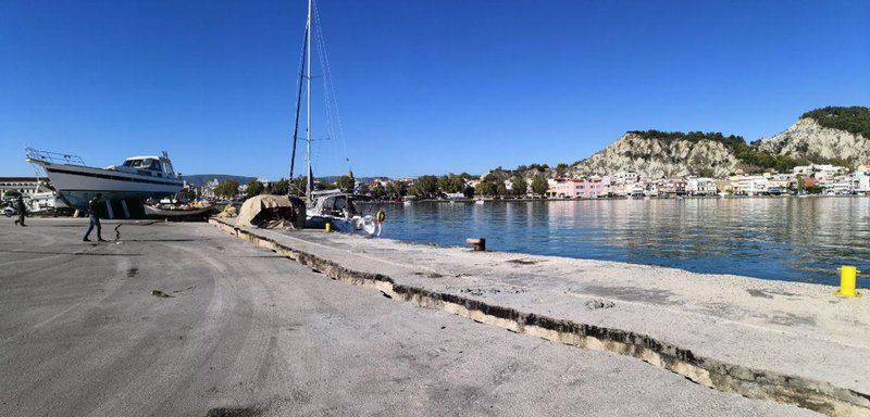 Η γη «κατάπιε» την προβλήτα στο λιμάνι Ζακύνθου -Ζημιές και κατολισθήσεις [εικόνες & βίντεο] | iefimerida.gr 6