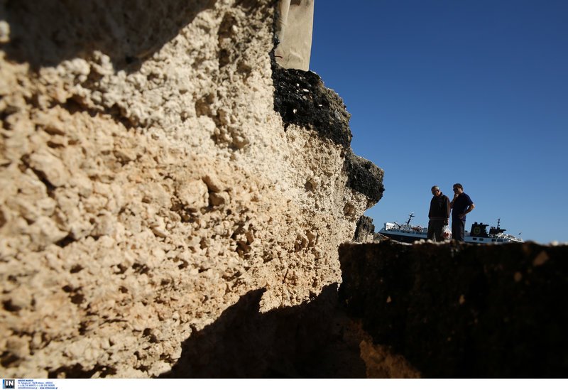 Η γη «κατάπιε» την προβλήτα στο λιμάνι Ζακύνθου -Ζημιές και κατολισθήσεις [εικόνες & βίντεο] | iefimerida.gr 2