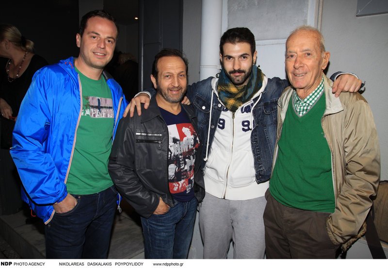 Ανάμεσα σε συναδέλφους του