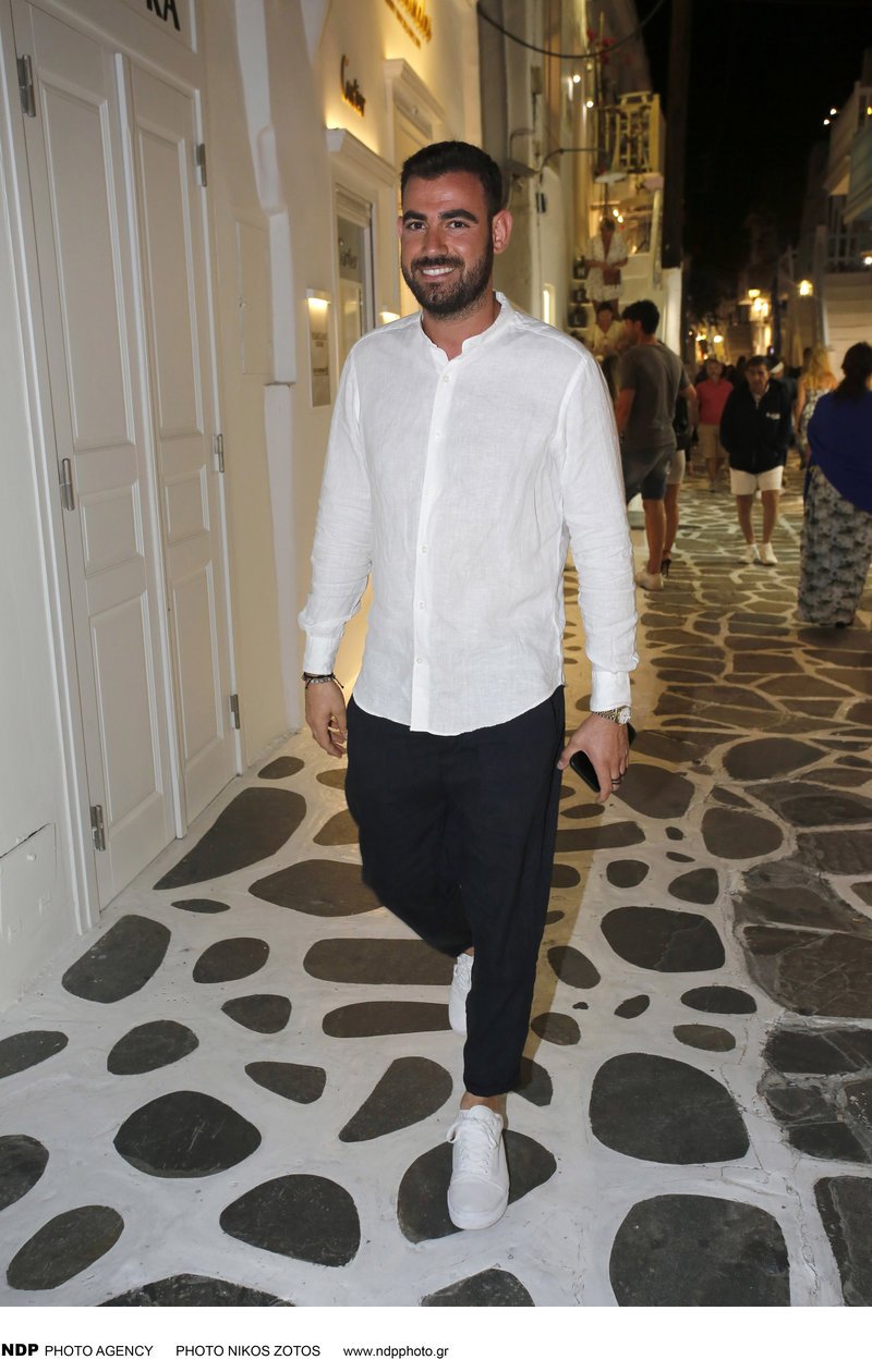 Συγκεκριμένα, ο ηθοποιός σε συνέντευξή του  μίλησε για την εποχή που έφτασε να χρωστά 80.000 ευρώ, εξαιτίας ενός μπαρ που είχε ανοίξει στο κέντρο της Αθήνα