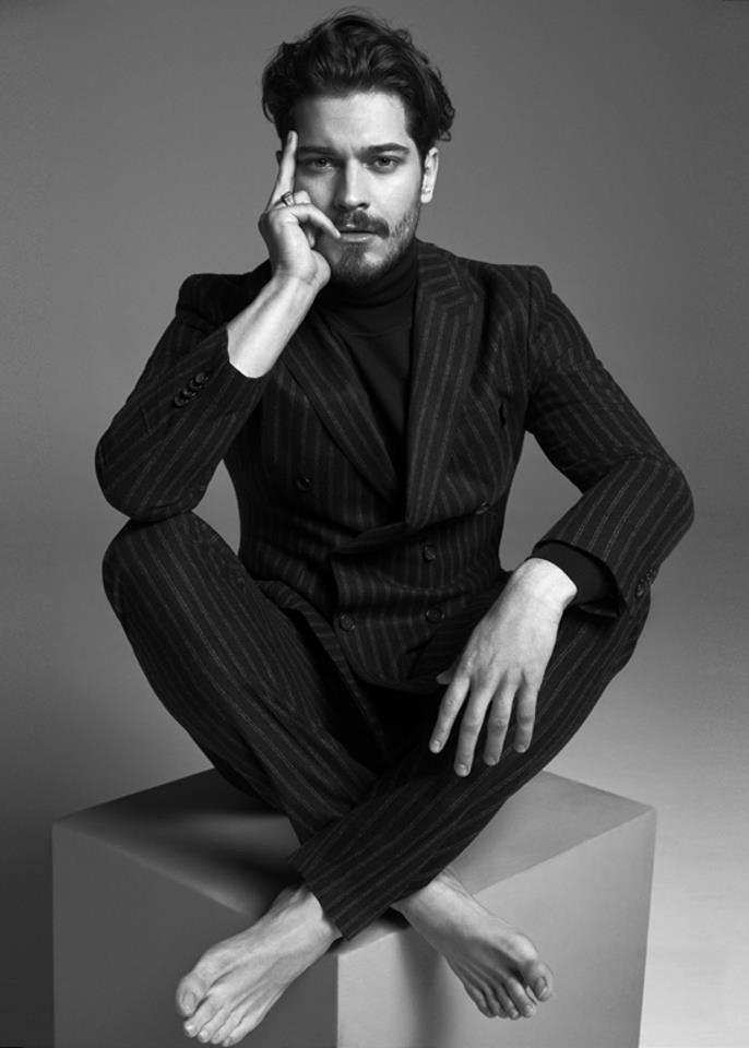 Τουρκικά δημοσιεύματα: Με αυτόν τον κούκλο ηθοποιό κεράτωνε τον Ατζούν Ιλιτζαλί η γυναίκα του [εικόνες] | iefimerida.gr 0