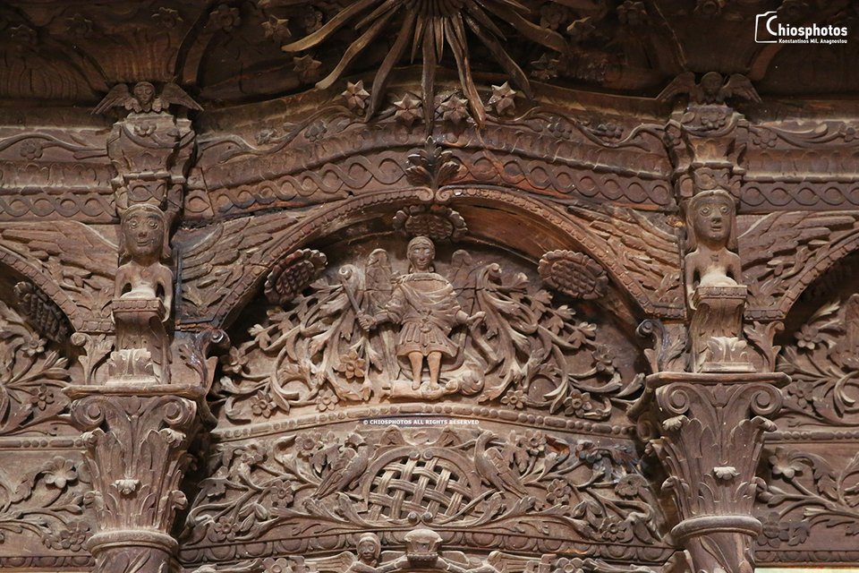 Χίος: Το περίφημο ξυλόγλυπτο τέμπλο του 1800 στον Ταξιάρχη -Από κορμούς καρυδιάς [εικόνες & βίντεο] | iefimerida.gr 3