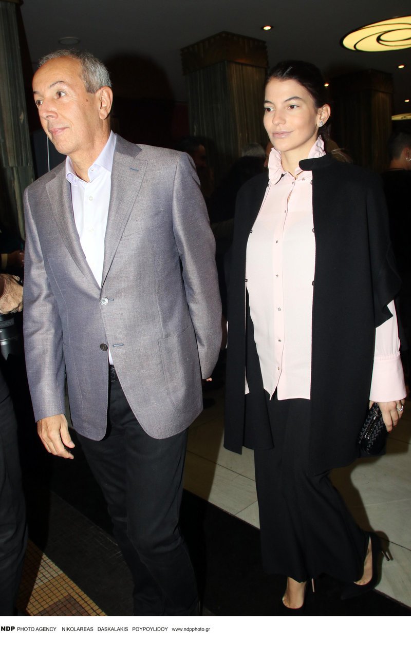 Η απόλυτα fashion εμφάνιση της Δήμητρας Μέρμηγκα -Λίγο μετά τη γέννηση της κόρης της, αγκαζέ με τον Κούστα [εικόνες] | iefimerida.gr 6