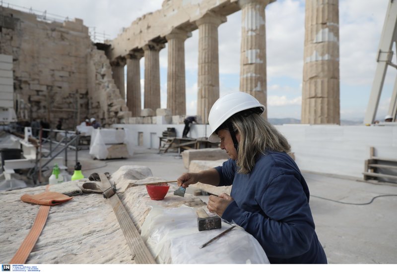 Χειρουργική ακρίβεια από τους συντηρητές της Ακρόπολης
