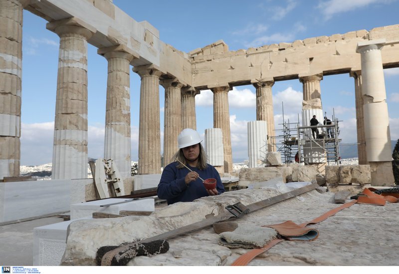 Το σημαντικότερο έργο στον Παρθενώνα είναι η επέμβαση στη δυτική πλευρά του μνημείου, που αναστηλώθηκε από τον Ν. Μπαλάνο την πρώτη περίοδο των αναστηλωτικών επεμβάσεων (1898-1902). Η επέμβαση έχει στόχο α) την αντιμετώπιση των σοβαρών δομικών προβλημάτων και των παραμορφώσεων αυτής της περιοχής του μνημείου, που οφείλονται στις καταστροφές του παρελθόντος, στην προηγούμενη αναστήλωση, αλλά και στους σεισμούς που έπληξαν το μνημείο και β) την δομική αποκατάσταση των περισσοτέρων αρχιτεκτονικών μελών και τη συμπλήρωση ορισμένων για λόγους στατικής επάρκειας με συμπληρώματα από νέο μάρμαρο