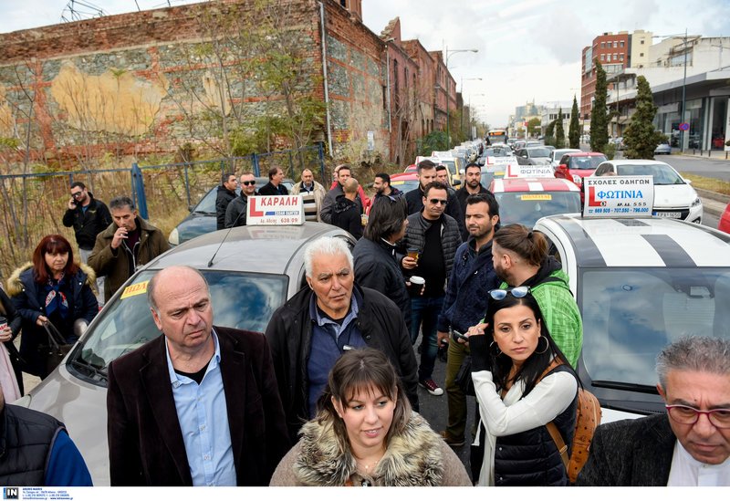 Ζητούν την άμεση επανέναρξη των εξετάσεων για την απόκτηση αδειών οδήγησης