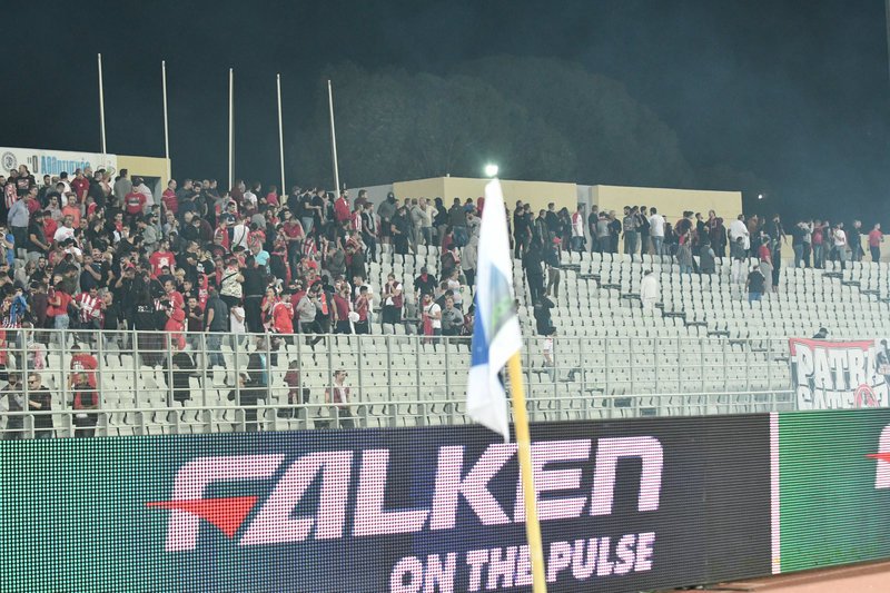 Επεισόδια στην Πάτρα: Οπαδοί του Ολυμπιακού με την Αστυνομία [εικόνες & βίντεο] | iefimerida.gr 4