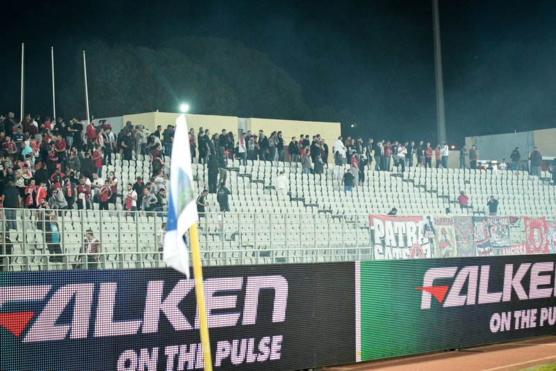 Επεισόδια στην Πάτρα: Οπαδοί του Ολυμπιακού με την Αστυνομία [εικόνες & βίντεο] | iefimerida.gr 5