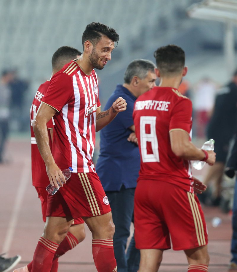 Επεισόδια στην Πάτρα: Οπαδοί του Ολυμπιακού με την Αστυνομία [εικόνες & βίντεο] | iefimerida.gr 9