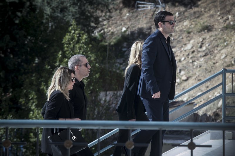 Σε εξέλιξη βρίσκεται αυτές τις μέρες η αστυνομική έρευνα ώστε να βρεθεί ο δράστης που δολοφόνησε τον Γιάννη Μακρή έξω από την οικεία του στην Βούλα