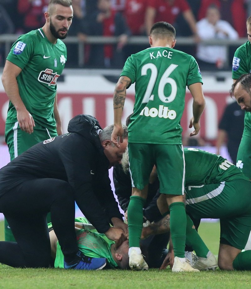 Super League: Ο τραυματισμός-σοκ του Διούδη, του γύρισε η γλώσσα -«Πάγωσε» το Καραϊσκάκη, χειροκρότησε ο κόσμος [εικόνες] | iefimerida.gr 2