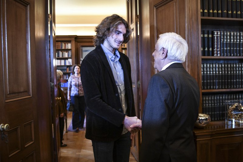 «Πάντα δυνατά, πάντα ψηλά» ευχήθηκε ο ΠτΔ στον Τσιτσιπά