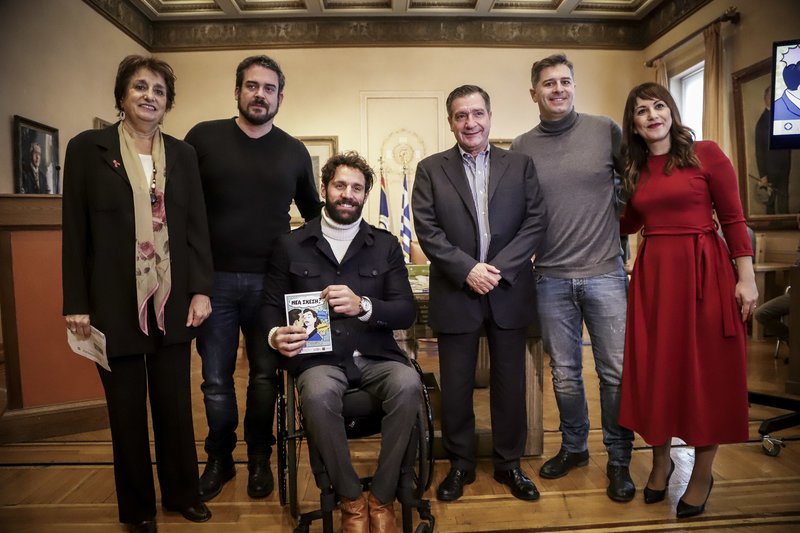 Δαδακαρίδης, Μπουρδούμης έκαναν τεστ για AIDS στο δημαρχείο της Αθήνας [εικόνες] | iefimerida.gr 5