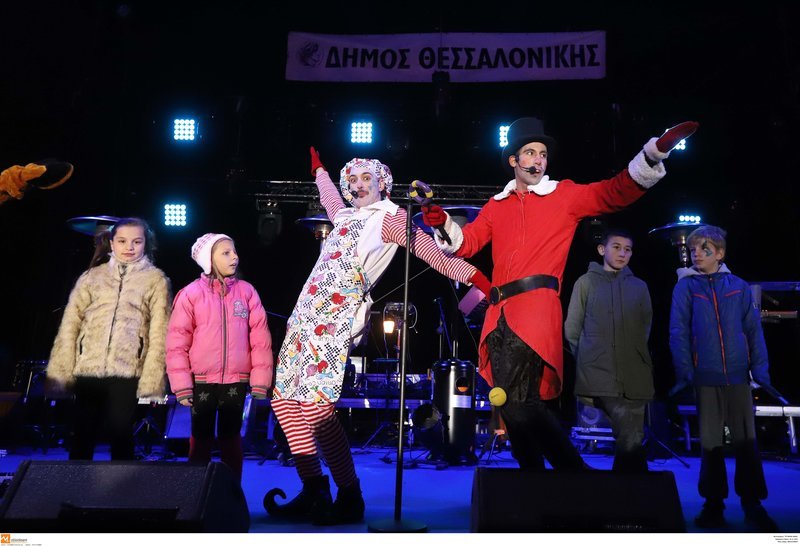 Θεατρική παράσταση στην πλ. Αριστοτέλους -Φωτογραφία: Eurokinissi/ΤΡΥΨΑΝΗ ΦΑΝΗ