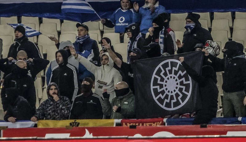 Ναζιστικοί χαιρετισμοί και ο Μαύρος Ηλιος των SS