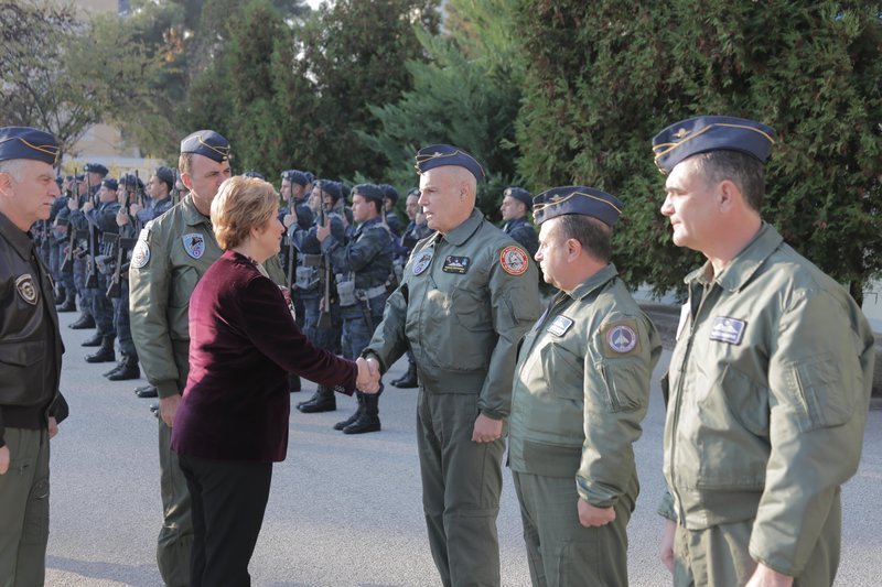 Κόλλια-Τσαρουχά: Εντός του Νοεμβρίου η καταβολή αναδρομικών στους ένστολους | iefimerida.gr 1