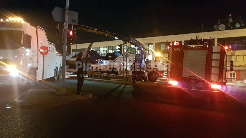 Νταλίκα ντελαπάρισε στου Ρέντη -Μεγάλη κίνηση και ταλαιπωρία στους δρόμους [εικόνες & βίντεο] | iefimerida.gr 4