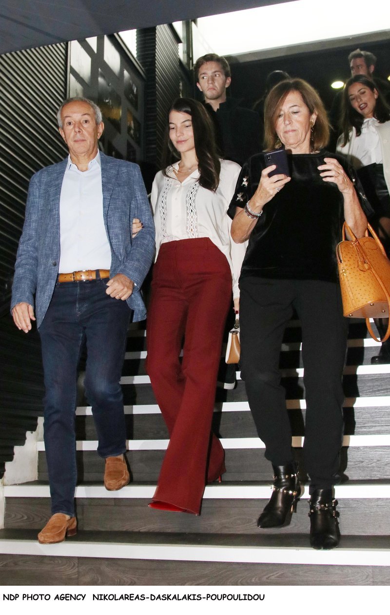 Η απόλυτα fashion εμφάνιση της Δήμητρας Μέρμηγκα -Λίγο μετά τη γέννηση της κόρης της, αγκαζέ με τον Κούστα [εικόνες] | iefimerida.gr 2