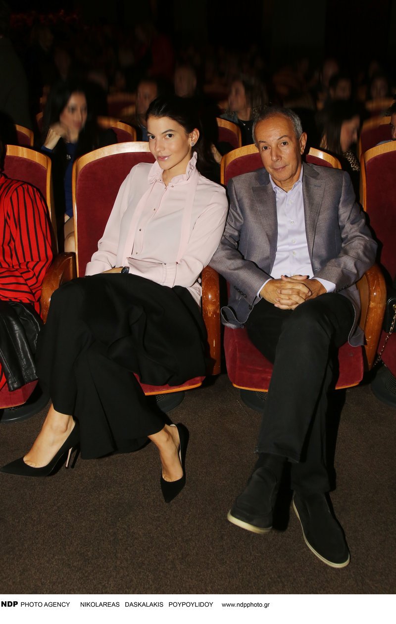 Η απόλυτα fashion εμφάνιση της Δήμητρας Μέρμηγκα -Λίγο μετά τη γέννηση της κόρης της, αγκαζέ με τον Κούστα [εικόνες] | iefimerida.gr 3