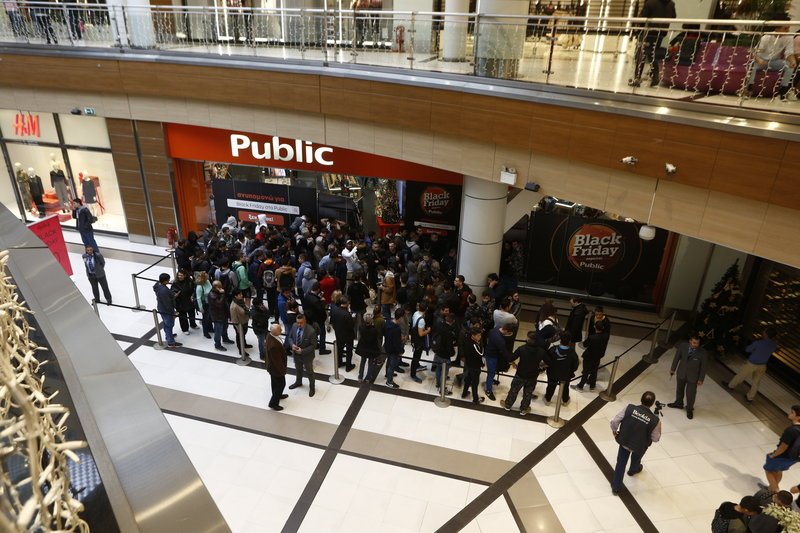 Black Friday: Στο κυνήγι της προσφοράς από νωρίς το πρωί -Οι πρώτες εικόνες και βίντεο | iefimerida.gr 5
