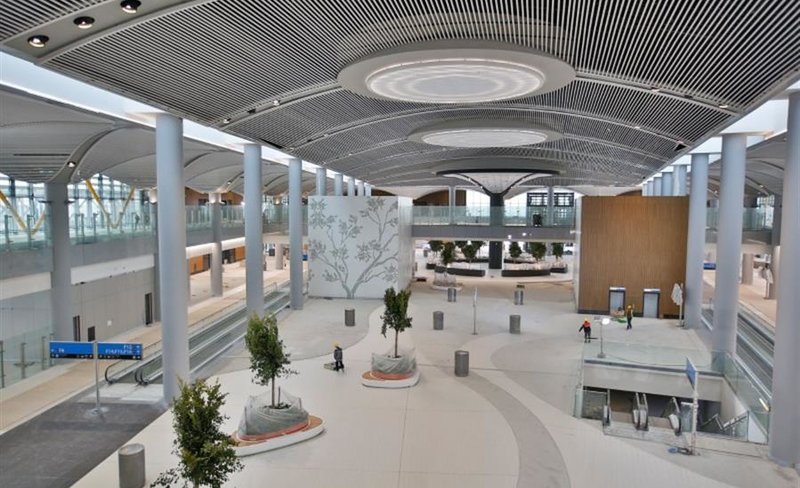 Σε πρώτη φάση ο αερολιμένας θα μπορεί να εξυπηρετεί 90 εκατ. επιβάτες, με τον αριθμό να αγγίζει τα 200 εκατ. στη δεύτερη φάση