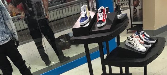 Φωτογραφία από αιμόφυρτο άνθρωπο που «ανέβασε» πολίτης. Δεν έχει διευκρινιστεί αν πρόκειται για τον δράστη. / Πηγή: Twitter