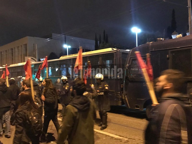 Επέτειος Πολυτεχνείου: Χιλιάδες κόσμου στην πορεία προς την αμερικανική πρεσβεία | iefimerida.gr 5