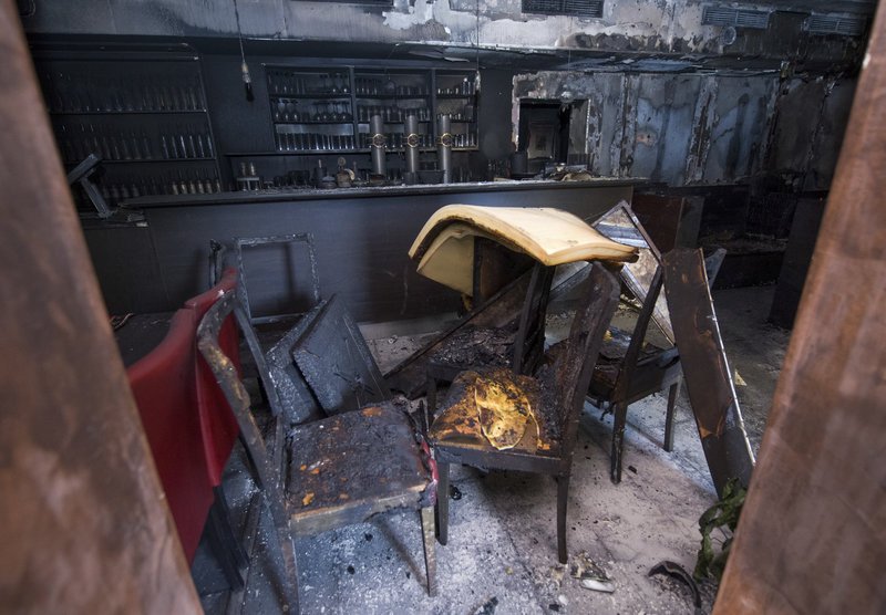Αποκαϊδια σ' ένα τουρκικό εστιατόριο, που δέχθηκε επίθεση από ακροδεξιούς στο Κέμνιτς (Φωτογραφία: ΑΡ)
