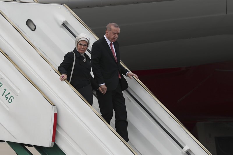Εκεί και η Εμινέ Ερντογάν της οποίας η αγάπη για τους μεγάλους Οίκους Μόδας και η μανία της με τα ρούχα είναι γνωστές