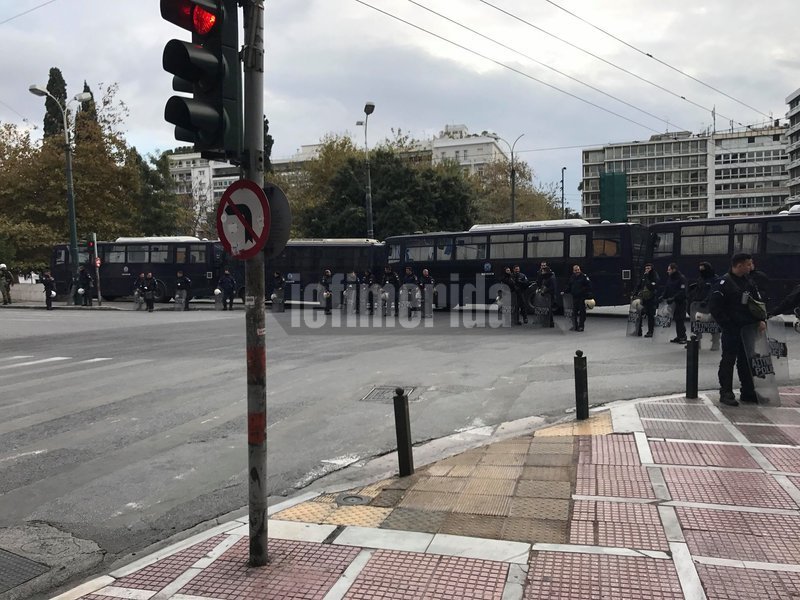 Επέτειος Πολυτεχνείου: Χιλιάδες κόσμου στην πορεία προς την αμερικανική πρεσβεία | iefimerida.gr 32