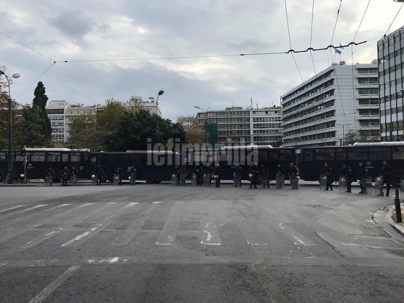 Επέτειος Πολυτεχνείου: Χιλιάδες κόσμου στην πορεία προς την αμερικανική πρεσβεία | iefimerida.gr 33